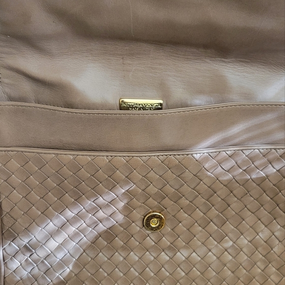 Bottega Veneta Taupe Intrecciato Leather Shoulder Handbag - Picture 14 of 16